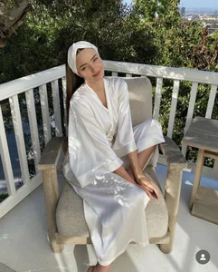 Miranda Kerr Flaunts Her Gorgeous Fourth Baby Bump in Stylish Minimalist Fashion - image 3