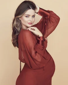 Miranda Kerr Flaunts Her Gorgeous Fourth Baby Bump in Stylish Minimalist Fashion - image 4