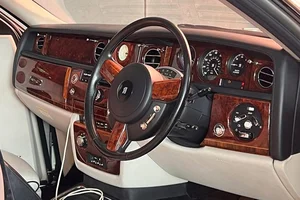 Rare 18-Year-Old Rolls-Royce Phantom Discovered in Hanoi for $200k - image 3