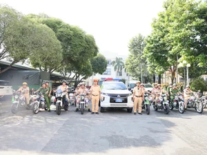 Dangerous Old Motorbikes Overloaded with Goods on Ho Chi Minh City Streets - image 5