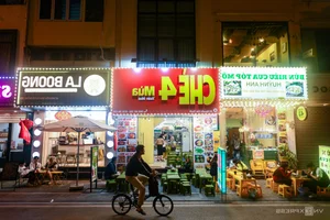 Hanoi's New Food Streets: The Struggle to Attract Local Foodies - image 1