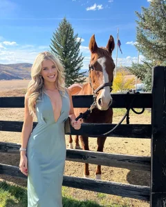 Lindsay Brewer's Monochromatic Style: Elegant Fashion Choices of the World's Most Captivating Racer - image 1