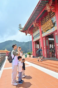 Chung Huyen Thanh and Jay Quan’s Dreamy Family Vacation in Malaysia’s Highlands - image 4