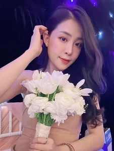 Vietnamese Footballer Nguyen Phong Hong Duy Prepares for Upcoming Wedding - image 8