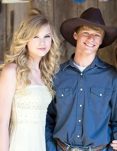 Taylor Swift: Grammy Record-Breaker, Billionaire Status, and Her Famous Dating History - image 6
