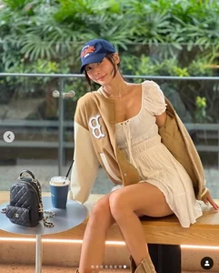 Korean Model's Toned Eleven Line Abs Spark Global Fitness Trend - image 2