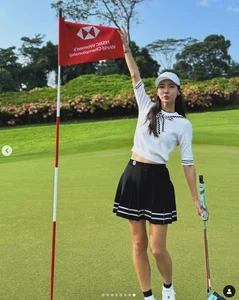 Korean Model's Toned Eleven Line Abs Spark Global Fitness Trend - image 1