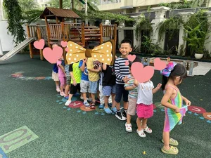 Luong Thế Thanh and Thuy Diem's Son Impresses Fans on His First Day of School - image 2