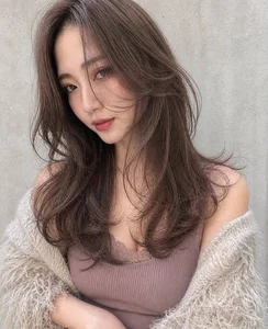 Gorgeous Face-Framing Long Hairstyles: The Top Trends for 2026 - image 10