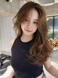 Gorgeous Face-Framing Long Hairstyles: The Top Trends for 2026 - image 15