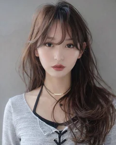 Gorgeous Face-Framing Long Hairstyles: The Top Trends for 2026 - image 6
