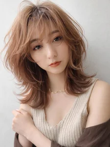 Gorgeous Face-Framing Long Hairstyles: The Top Trends for 2026 - image 13