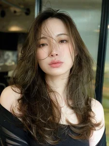 Gorgeous Face-Framing Long Hairstyles: The Top Trends for 2026 - image 11