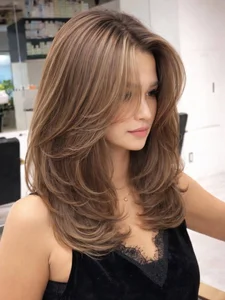 Gorgeous Face-Framing Long Hairstyles: The Top Trends for 2026 - image 3