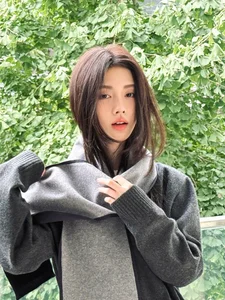 The Mesmerizing Beauty of Ju Jingyi: Exploring the Style of China’s '4000-Year Idol' - image 3