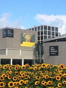 Picking Tulips at the Van Gogh Museum: A Magical Floral Experience in the Heart of Amsterdam - image 2