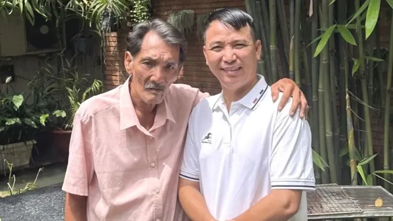 Artist Thuong Tin Lives Separately from Wife After Returning Home