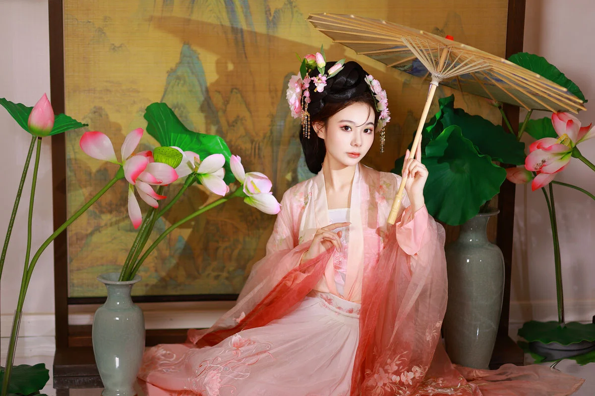 Modern Grace: YiTuYu Art Language Vol.6298 Featuring Zhuo Ting