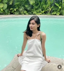 How a Vietnamese Beauty Queen Corrected Her Posture with Pole Dancing - image 7
