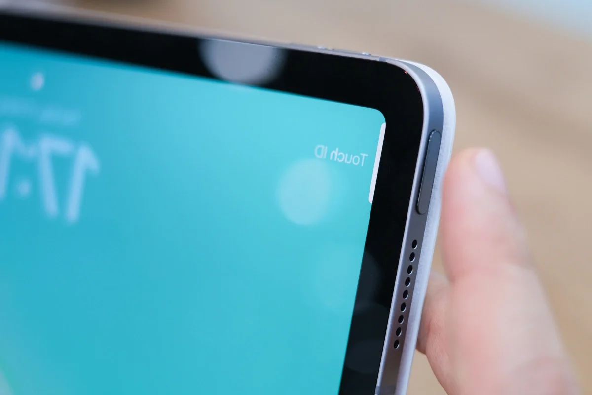 Unboxing the New Apple iPad Air M3: Hands-On Review in Vietnam