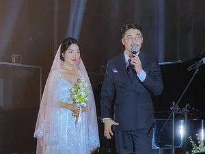 Rapper Den Vau Attends Indie Singer Thai Vu Romantic Wedding in Hanoi - image 5