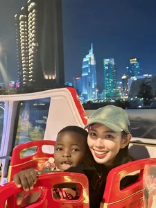 Heartwarming Moments: Miss Grand International Thuy Tien Reunites with Loi Con - image 5