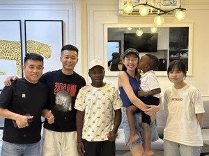Heartwarming Moments: Miss Grand International Thuy Tien Reunites with Loi Con - image 1