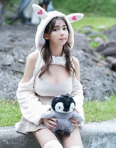 Braving the Cold in Style: The Bold Trend of Wearing Revealing Winter Fashion - image 5