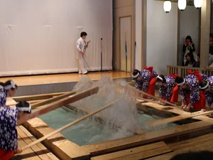 Yumomi: The Traditional Japanese Art of Cooling Onsen Water in Kusatsu - image 5