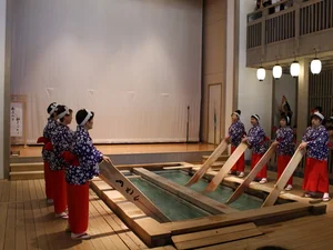 Yumomi: The Traditional Japanese Art of Cooling Onsen Water in Kusatsu - image 0
