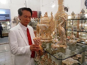The Extraordinary Life and Legacy of the Famous 3-Ton Gold Tycoon - image 10