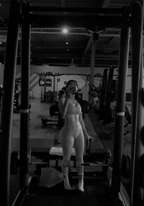 Fitness Inspiration Gallery: 193+ Dynamic Gym and Activewear Photos - image 24