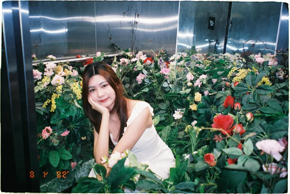 The Ethereal Beauty of Mai Thao Linh: Quyen Linh’s Daughter Captivates at 16