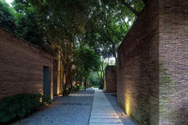 Veteran Artist Xuan Hinh's Traditional Estate Praised by Global Architecture Magazine