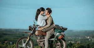 Romantic Couple Photography: Capturing Sweet and Timeless Love Stories - image 1