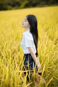 Stunning Visuals in YiTuYu Art Language Vol.5925: Wo Shi Xiao Sui Sui Collection - image 2