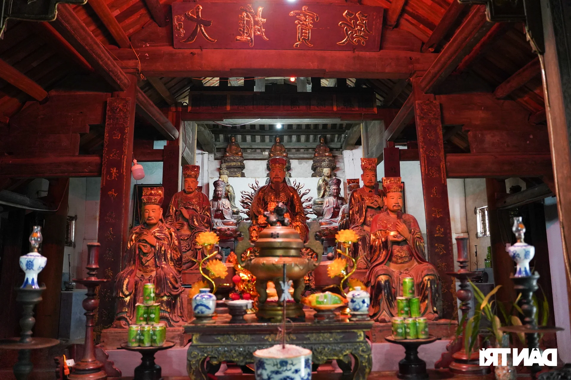 Discover Exquisite Stone Relics and Wooden Statues in a 700-Year-Old Pagoda