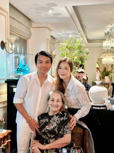 Ly Nha Ky's Mother Steals the Spotlight with Ageless Elegance - image 1