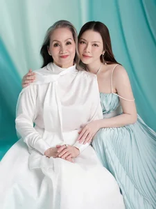 Ly Nha Ky's Mother Steals the Spotlight with Ageless Elegance - image 4