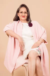 Ly Nha Ky's Mother Steals the Spotlight with Ageless Elegance - image 3