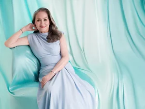 Ly Nha Ky's Mother Steals the Spotlight with Ageless Elegance - image 8