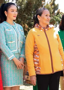 Ly Nha Ky's Mother Steals the Spotlight with Ageless Elegance - image 7