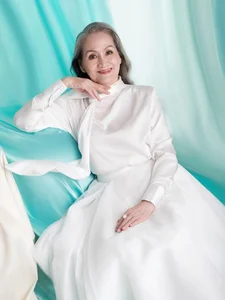 Ly Nha Ky's Mother Steals the Spotlight with Ageless Elegance - image 6
