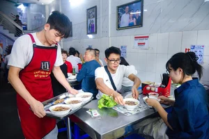7 Years Later: How the Famous Bun Cha Shop That Hosted President Obama Has Evolved - image 8
