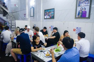 7 Years Later: How the Famous Bun Cha Shop That Hosted President Obama Has Evolved - image 10