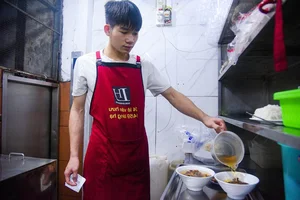 7 Years Later: How the Famous Bun Cha Shop That Hosted President Obama Has Evolved - image 6