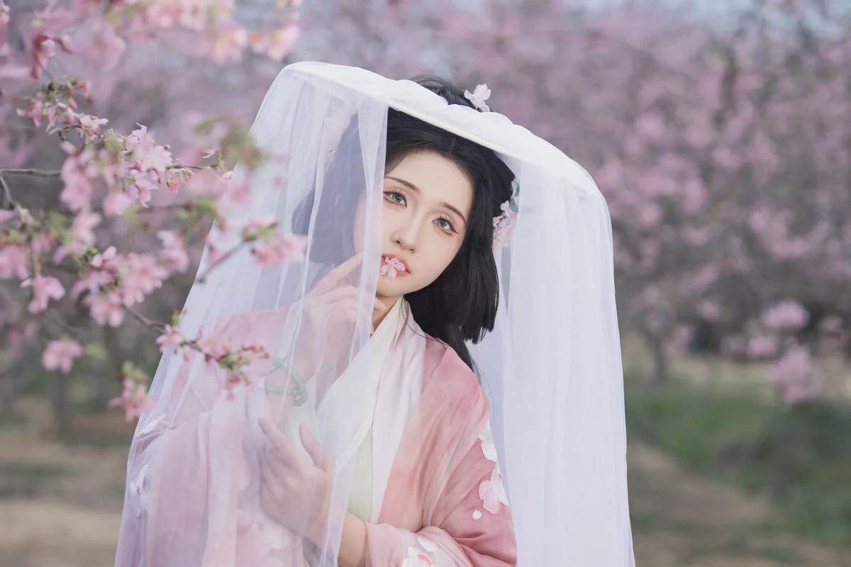 Subtle Charm and Grace: Xi Xi in YiTuYu Art Language Vol.6653 Photography