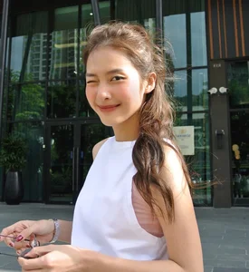 4 Chic Hairstyles to Slim Your Face This Spring - image 12