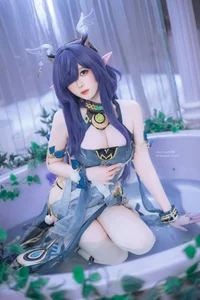 Stunning Genshin Impact Layla Cosplay by Shuang Yue Shimo: An Ethereal Lauma Character Photoshoot for Gaming and Anime Fans - image 2
