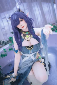 Stunning Genshin Impact Layla Cosplay by Shuang Yue Shimo: An Ethereal Lauma Character Photoshoot for Gaming and Anime Fans - image 4